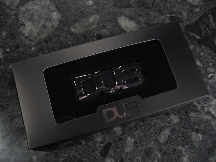 DUB008